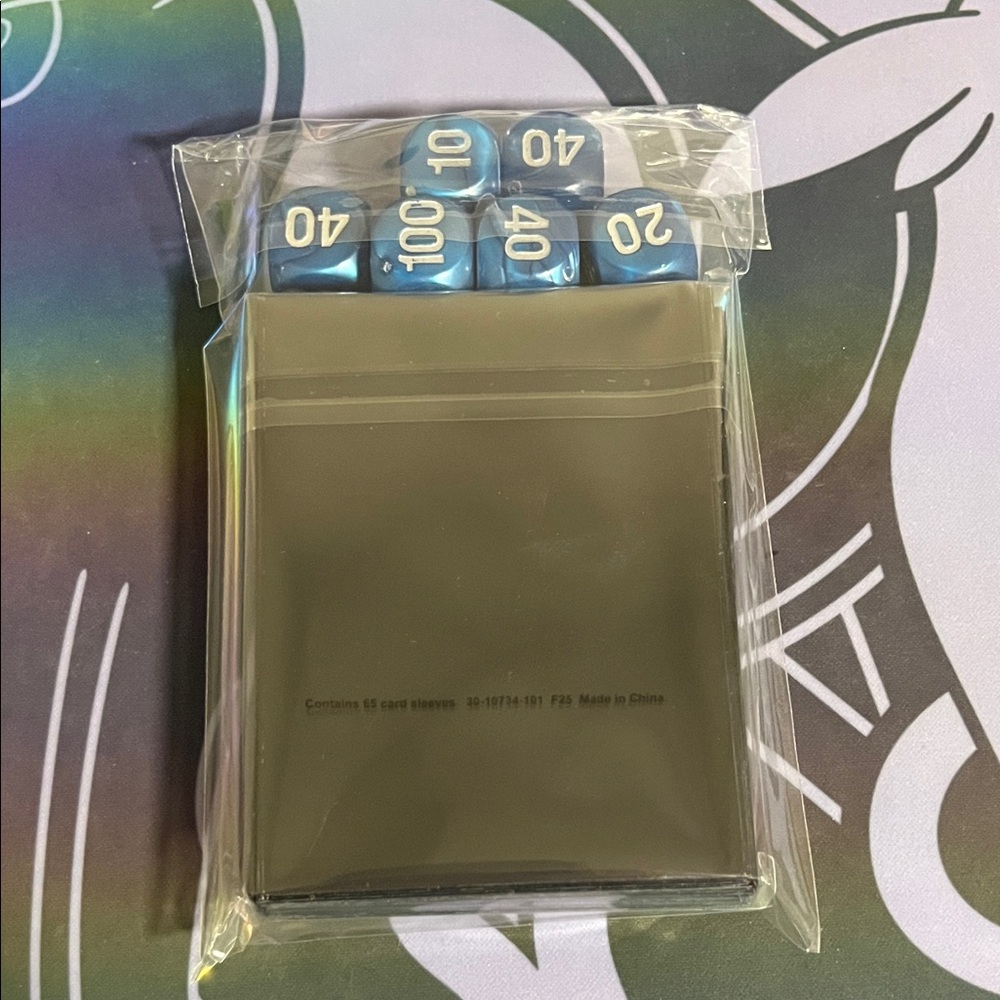 Charizard Card Sleeve and Dice Set - Picture 2 of 2